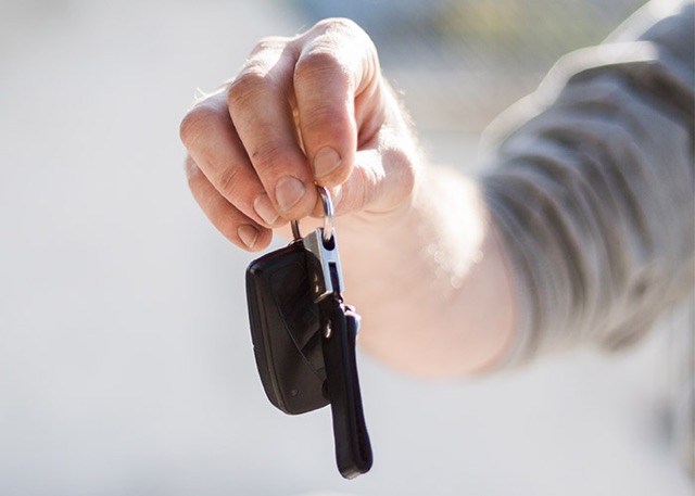 hand holding keys